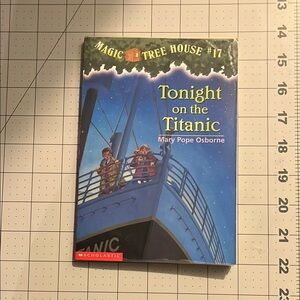 Scholastic Magic Tree House #17: Blue and Black Cover